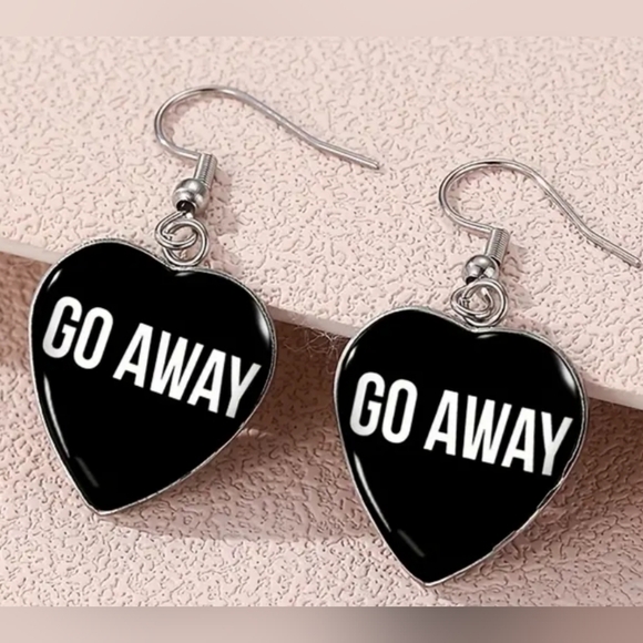 2/$30 Or 3/$35 Goth Heart-Shaped Solid Black Statement Crystal Glass Earrings - Picture 1 of 6